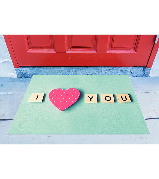 Зелена постелка с контрастен принт I love you 52х75 см снимка