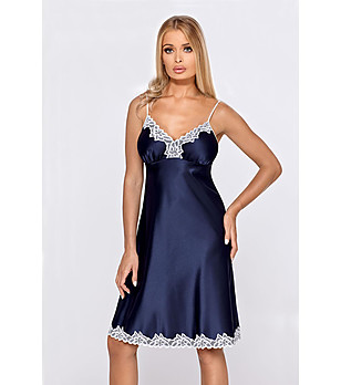 Тъмносиня сатенена нощница Loris снимка