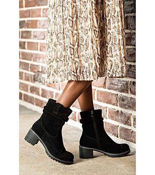 Черни дамски боти от естествен велур Rosalinda снимка