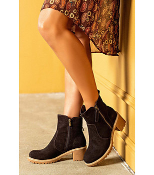 Тъмнокафяви дамски велурени боти на ток Aline снимка