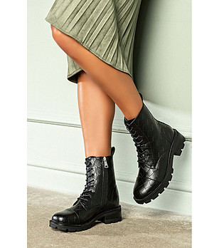 Дамски черни боти с ромбовидни мотиви Lilia снимка