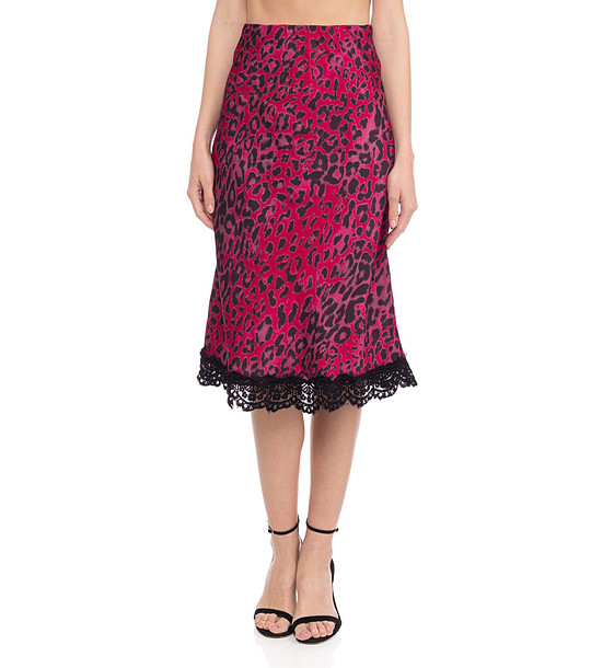 Пола с леопардов принт снимка