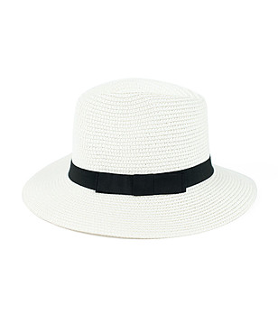 Дамска бяла шапка с черна лента снимка