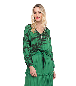 Зелена дамска блуза със съдържание на естетвена коприна снимка