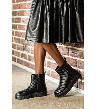 Черни дамски кожени боти на платформа Ilana снимка