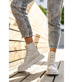 Дамски боти в екрю от естествена кожа Alza снимка