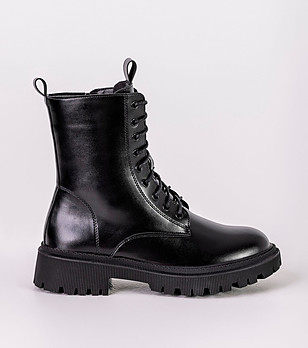 Дамски боти в черно Trika снимка