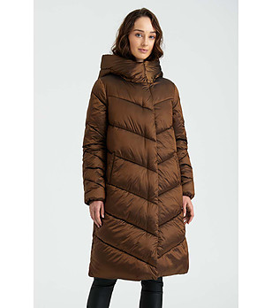 Дамско зимно дълго кафяво яке с качулка снимка