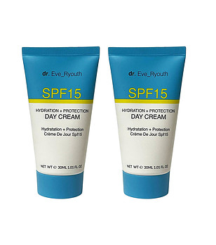 Комплект от два броя дневен хидратиращ крем SPF15    30 мл снимка