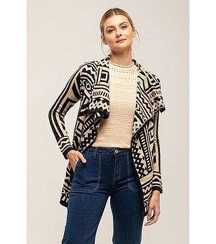 Дамска жилетка в черно и бежово снимка