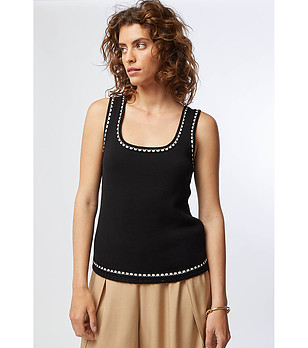 Дамски черен памучен топ с контрастна декорация снимка