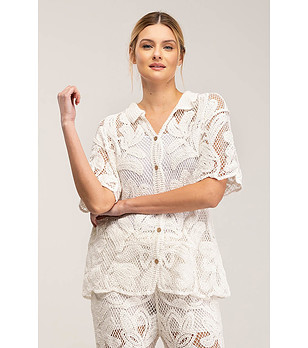 Бяла ажурена дамска риза снимка