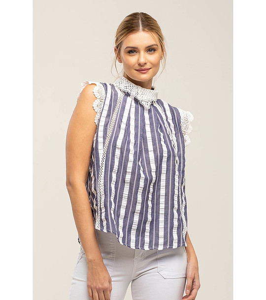 Топ в синьо и бяло на райе снимка