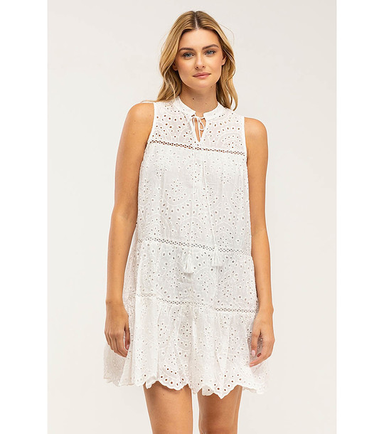 Бяла рокля от английска дантела снимка