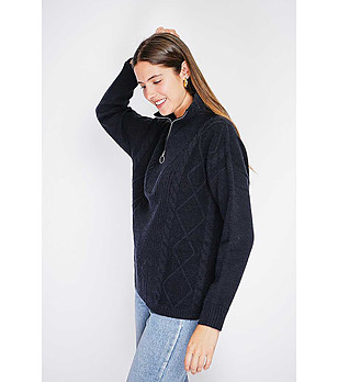 Черен дамски пуловер с висока яка снимка