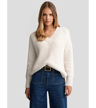 Дамски пуловер в екрю Mayamiya снимка