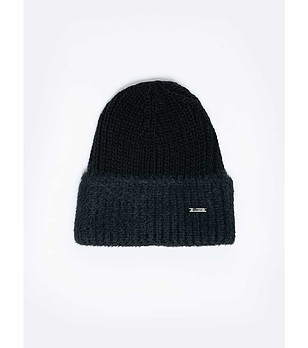 Дамска зимна черна шапка Mariri снимка