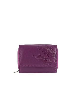 Лилав дамски кожен портфейл с ефектни мотиви с RFID защита снимка