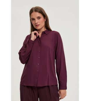 Дамска риза в бордо с копчета снимка