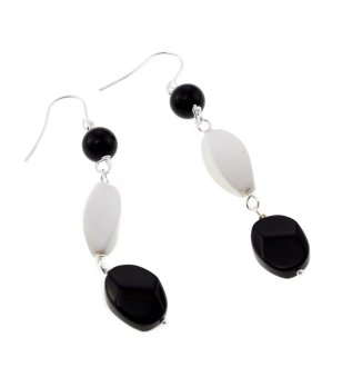 Обeци с черни и бели мъниста снимка