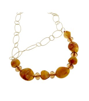 Колие в златисто с мъниста в цвят кехлибар снимка