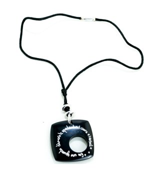 Дамско черно колие с висулка снимка