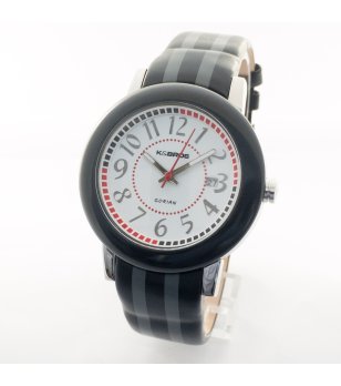 Аналогов часовник в черно с раирана каишка снимка