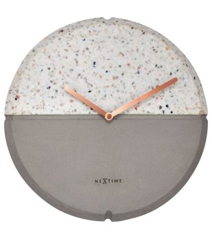 Аналогов стенен часовник снимка