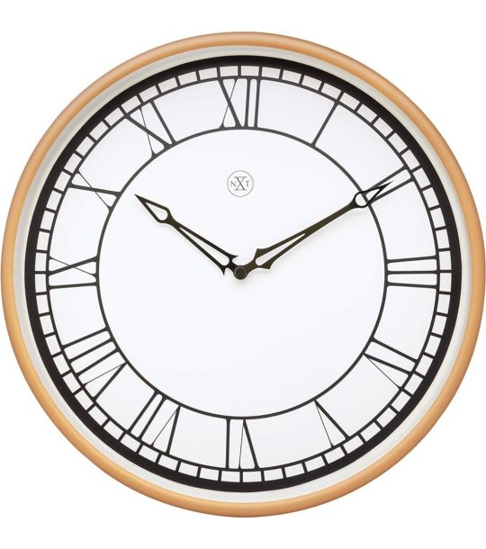 Стенен часовник с римски цифри снимка