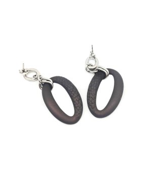 Обеци в сребристо с овални черни елементи снимка
