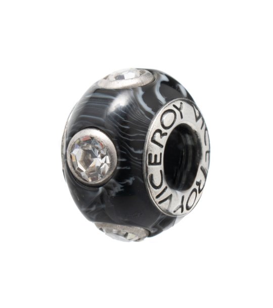 Черен талисман с кристали снимка