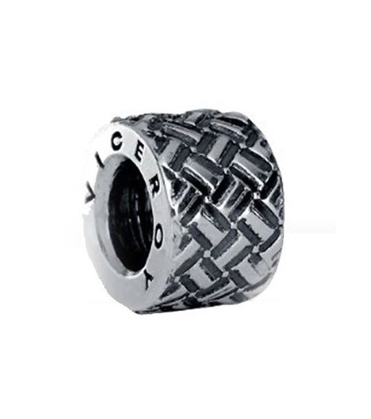 Талисман с релефен дизайн снимка