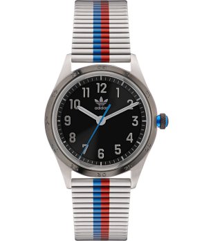 Часовник в сребристо с червен и син кант снимка