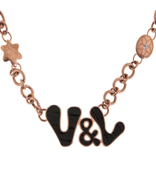 Дасмко златисто колие с верижка и букви снимка