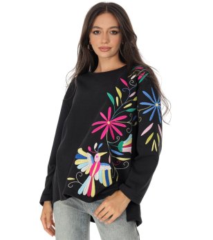 Черна дамска блуза с флорални мотиви снимка