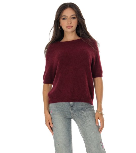 Дамски пуловер в бургунд снимка