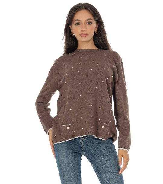 Кафяв дамски пуловер с деликатни точки снимка