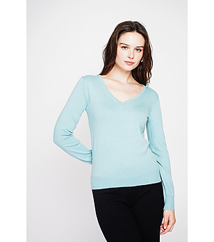 Дамски пуловер в цвят крем снимка