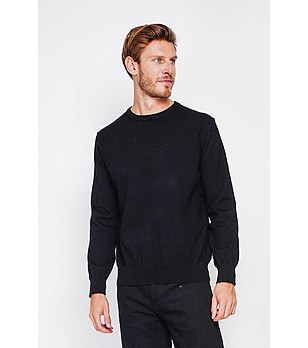 Мъжки пуловер в черно снимка