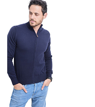 Тъмносиня мъжка жилетка снимка