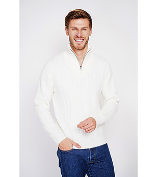 Мъжки пуловер с плетеници в цвят крем снимка