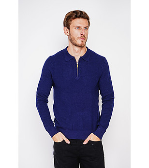 Тъмносин мъжки пуловер с яка снимка