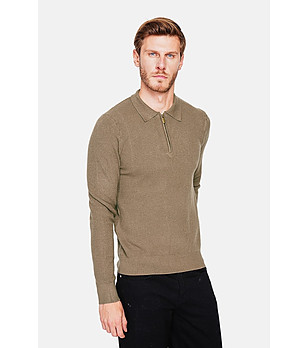 Мъжки пуловер в цвят каки с яка снимка