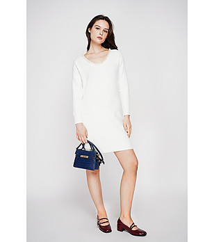 Рокля в цвят крем с перли снимка