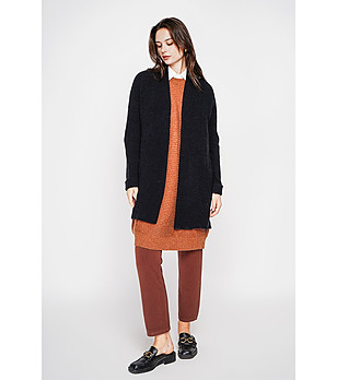 Дамска черна жилетка снимка