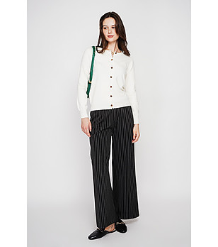 Дамска жилетка в цвят крем снимка