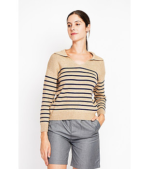 Бежов oversize дамски пуловер на черно райе снимка