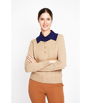 Бежов дамски пуловер с тъмносиня яка снимка