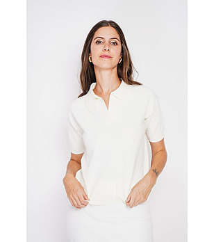 Дамски пуловер в цвят крем снимка