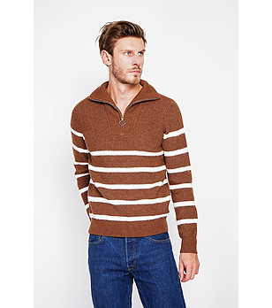 Мъжки пуловер в кафяво на бяло райе снимка